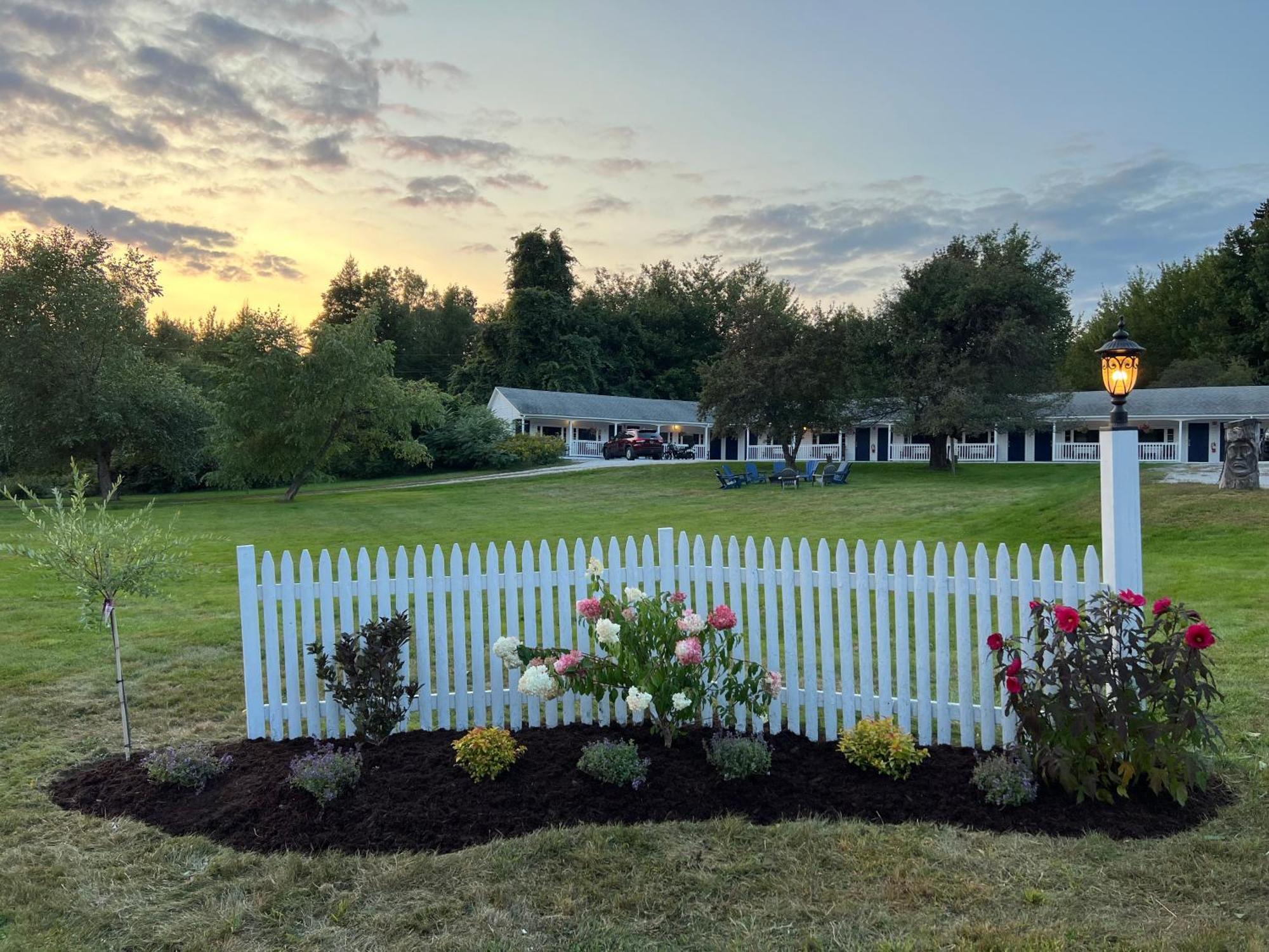 Yardarm Motel Searsport Экстерьер фото